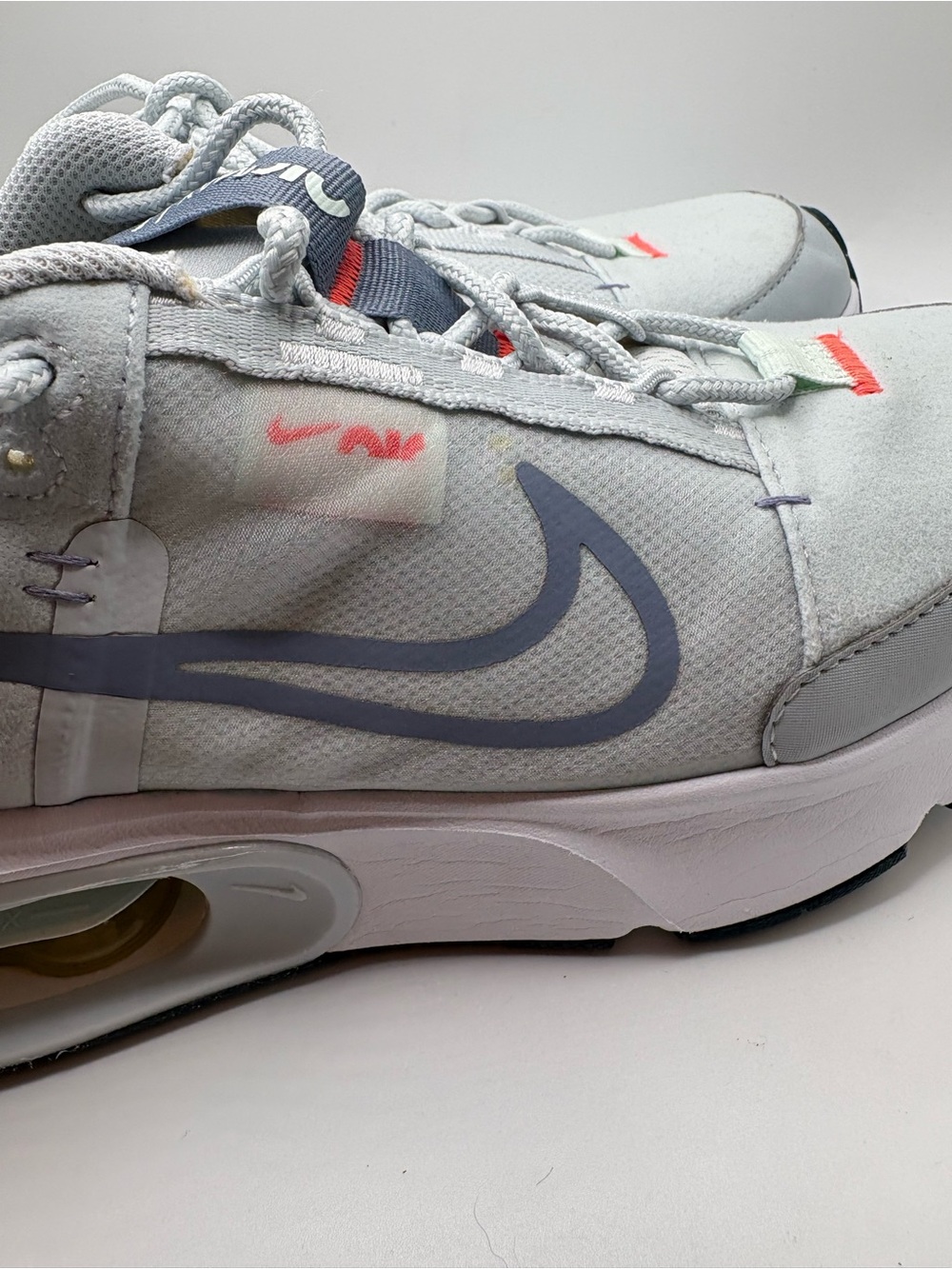 Nike Air Max Gray/White Interlock Lightweight Sneaker Women’s Size 8 DQ2904-400 - Picture 12 of 13